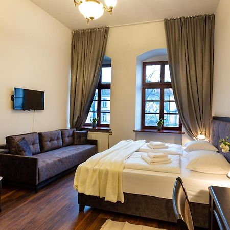 Zeppelin Apartments Simple Acomodation Jelenia Góra Exterior foto