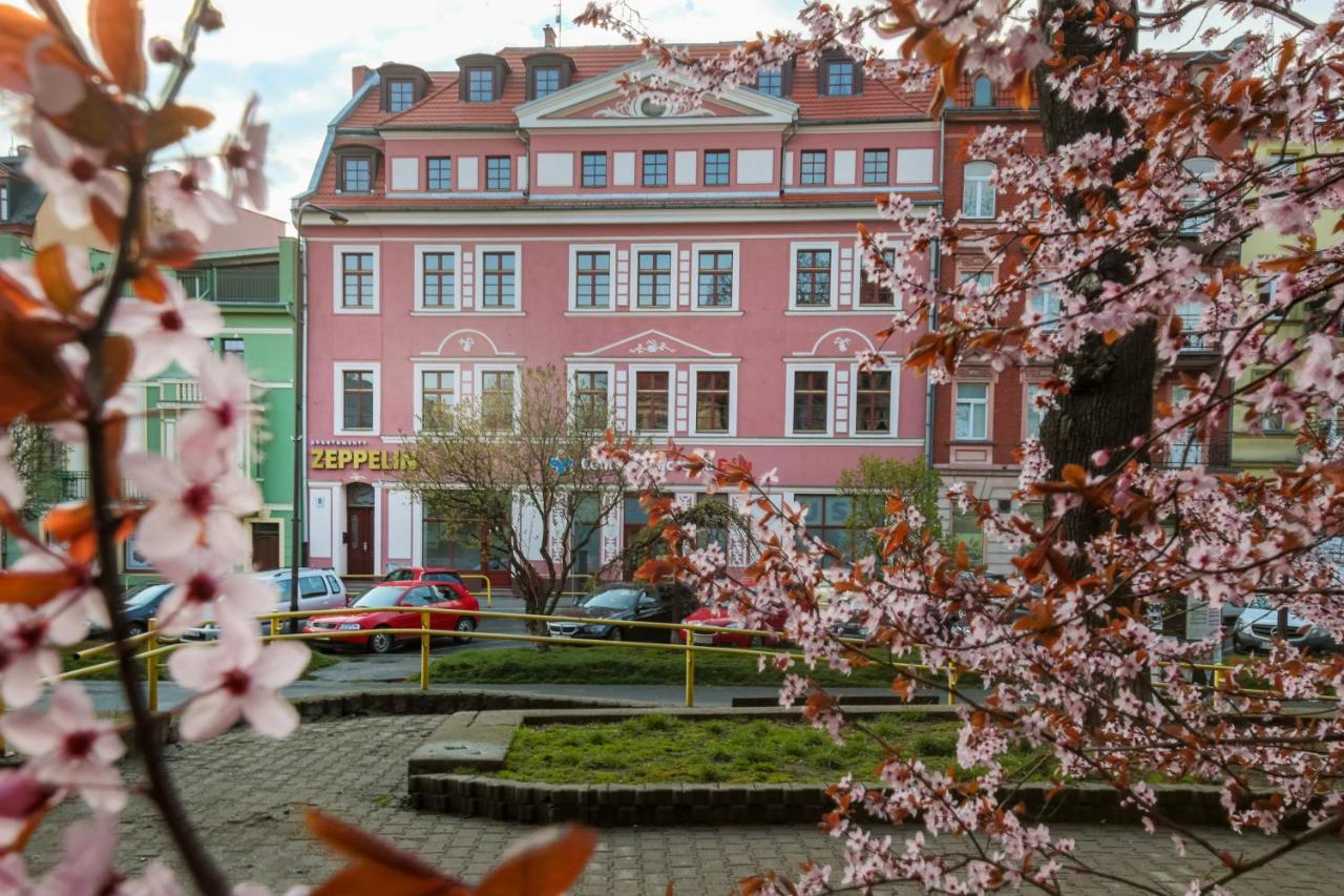Zeppelin Apartments Simple Acomodation Jelenia Góra Exterior foto