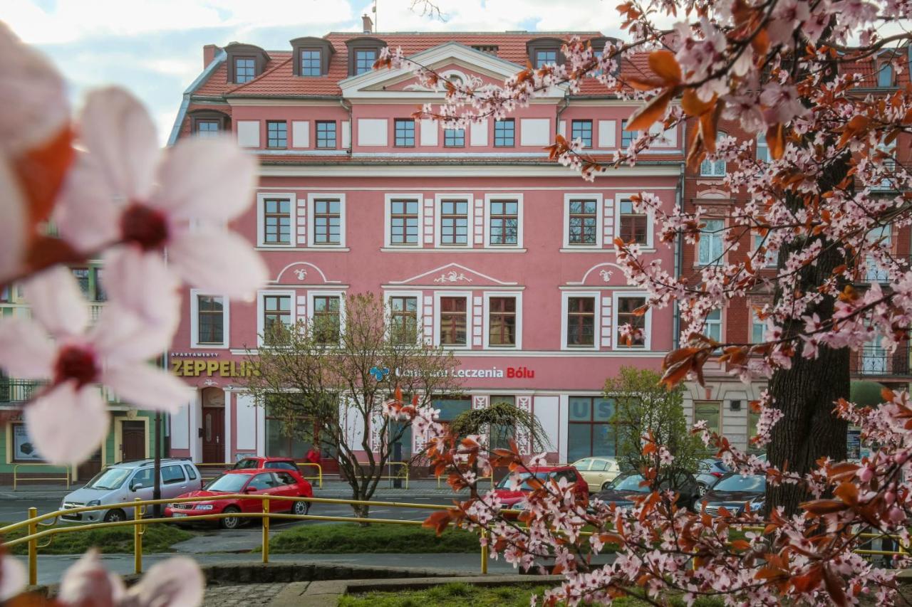 Zeppelin Apartments Simple Acomodation Jelenia Góra Exterior foto