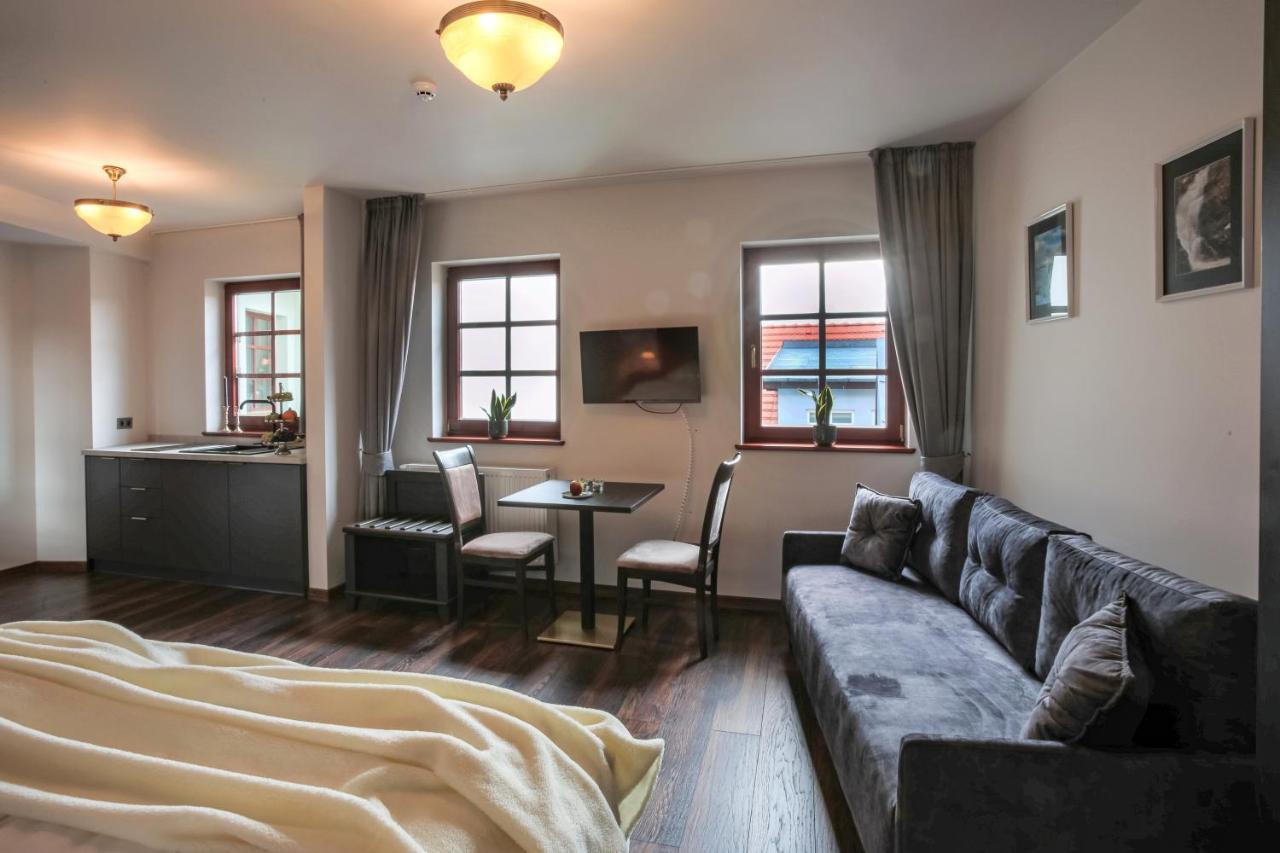 Zeppelin Apartments Simple Acomodation Jelenia Góra Exterior foto