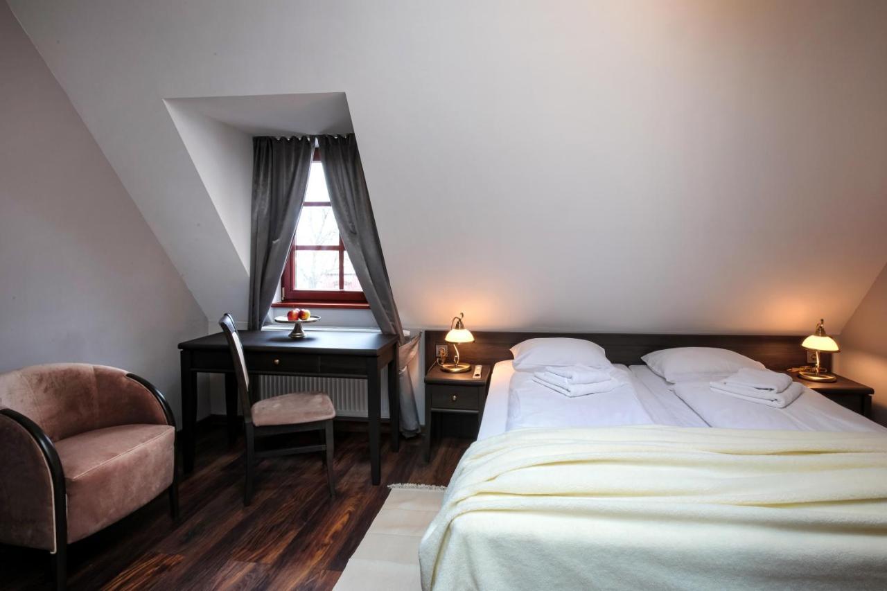 Zeppelin Apartments Simple Acomodation Jelenia Góra Exterior foto